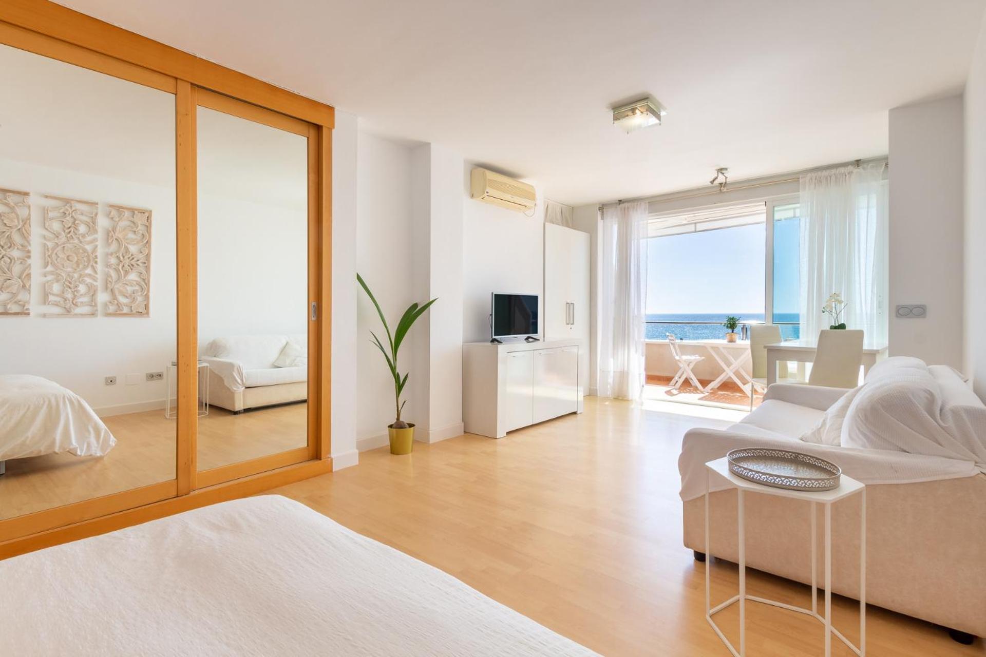 Roca Chica - Parking - Frente Playa - Terraza - Wifi - Bajondillo Y Carihuela Apartamento